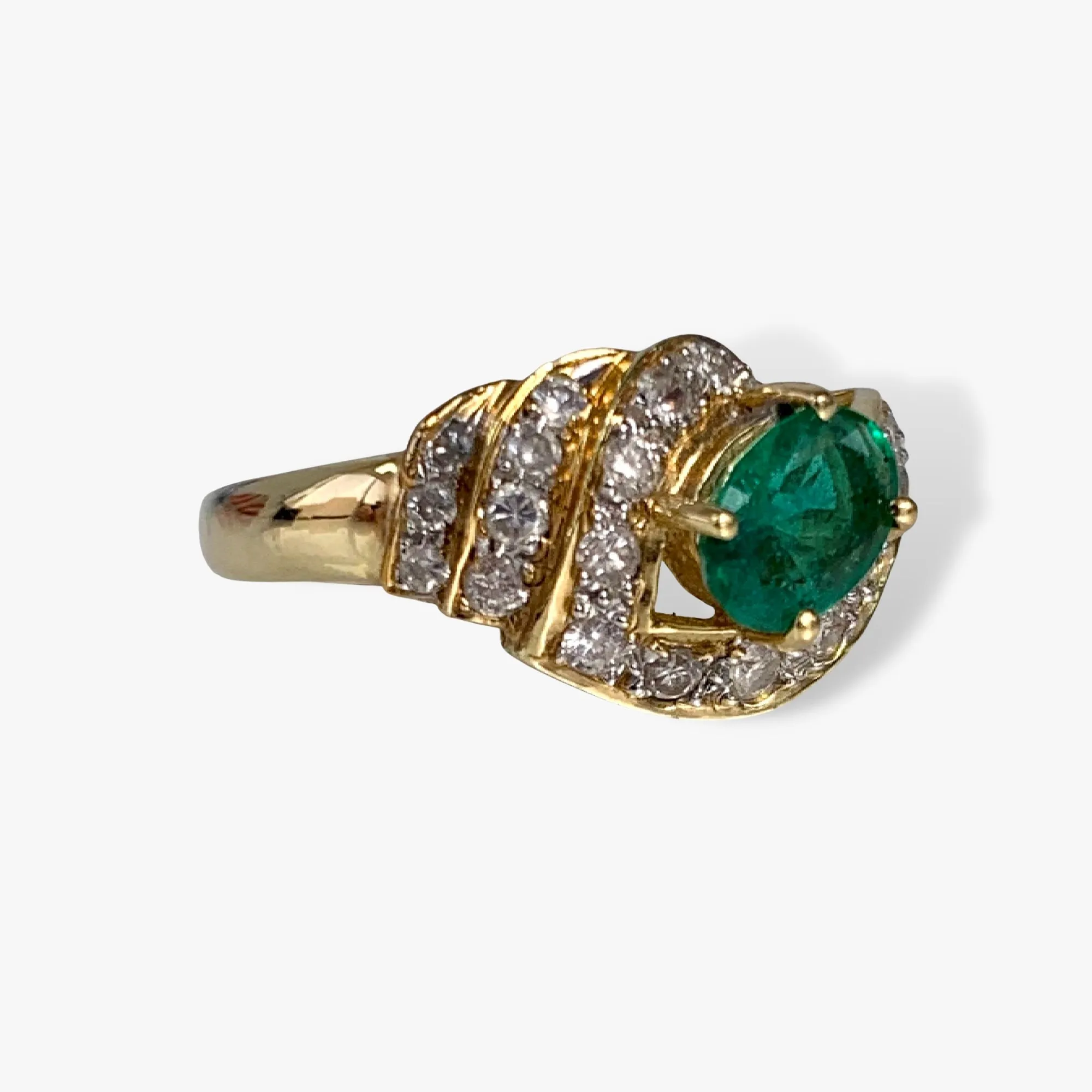 14k Yellow Gold Oval Emerald and Round Diamond Vintage Ring