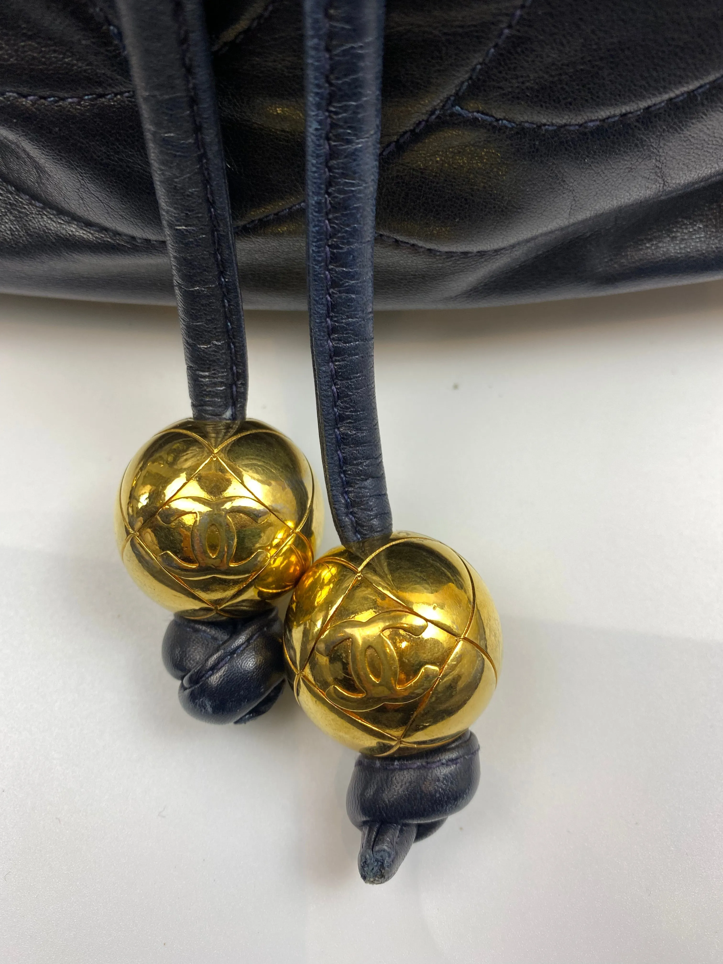 Chanel black bucket bag with logo on the front and gold detail - 1980s