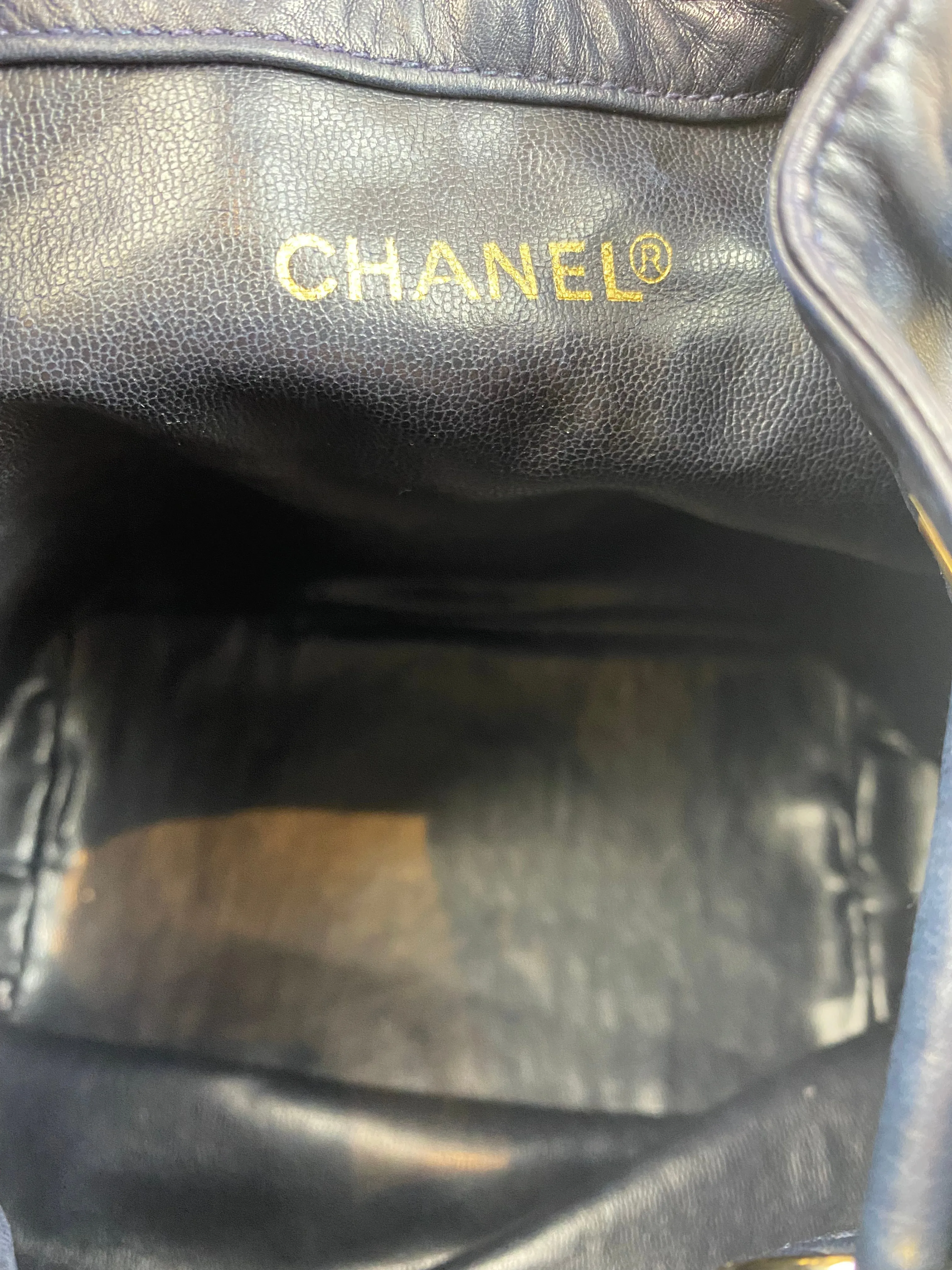 Chanel black bucket bag with logo on the front and gold detail - 1980s