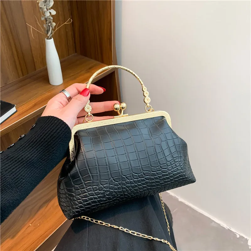 CL948 - Chain Shell Messenger Bag