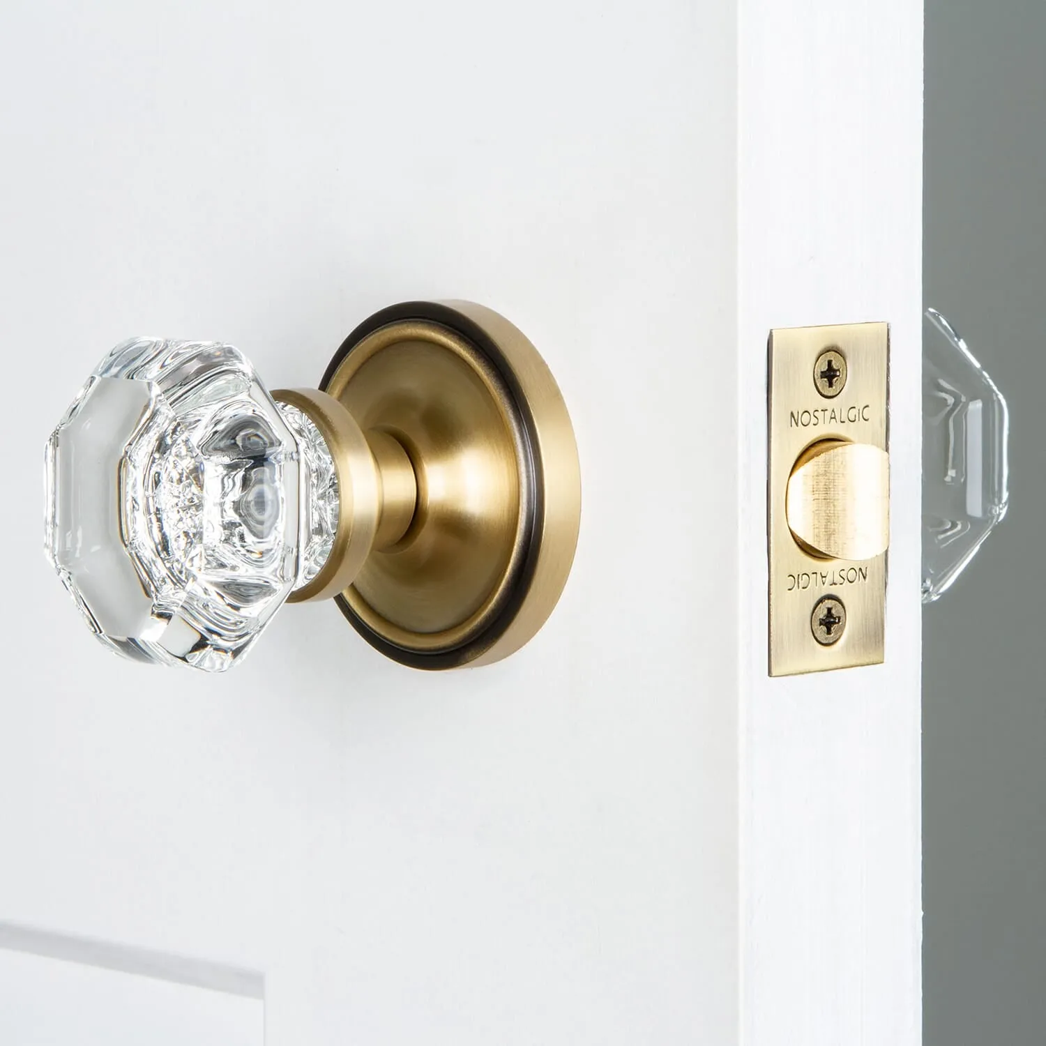 Classic Rosette with Waldorf Knob in Antique Brass