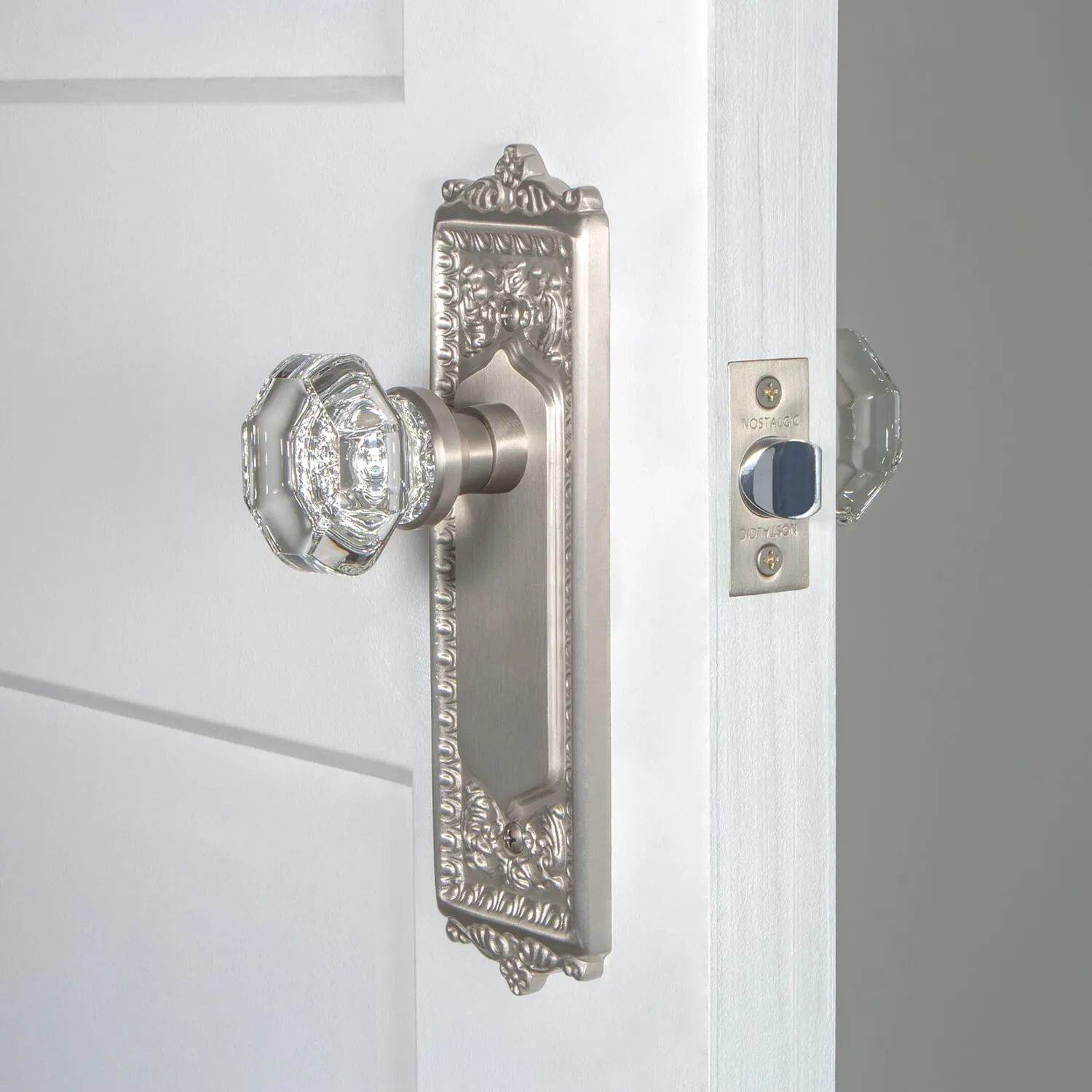 Egg & Dart Long Plate with Waldorf Knob in Satin Nickel