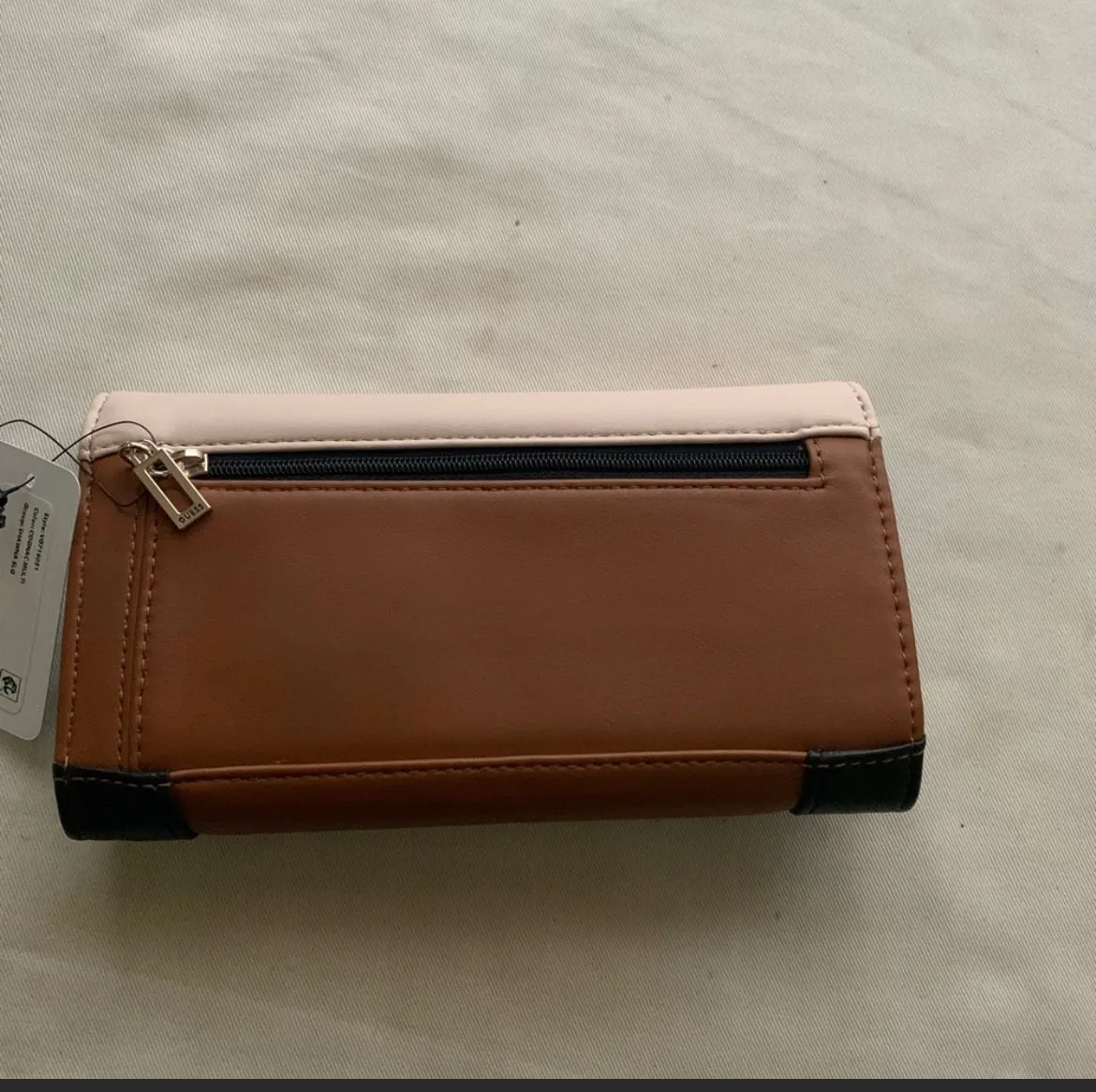 Guess clutch