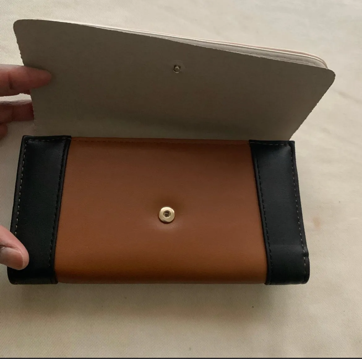 Guess clutch