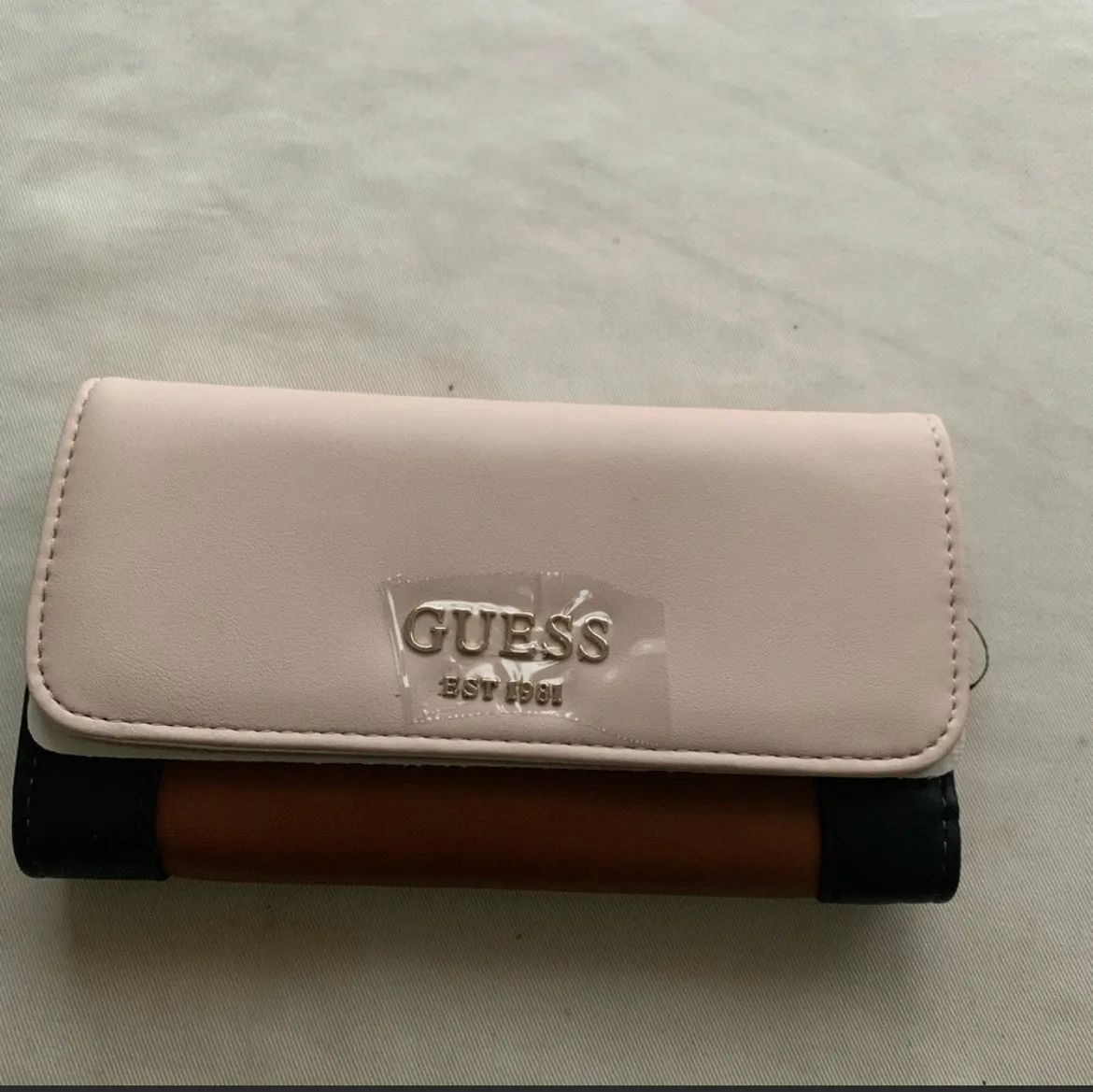 Guess clutch