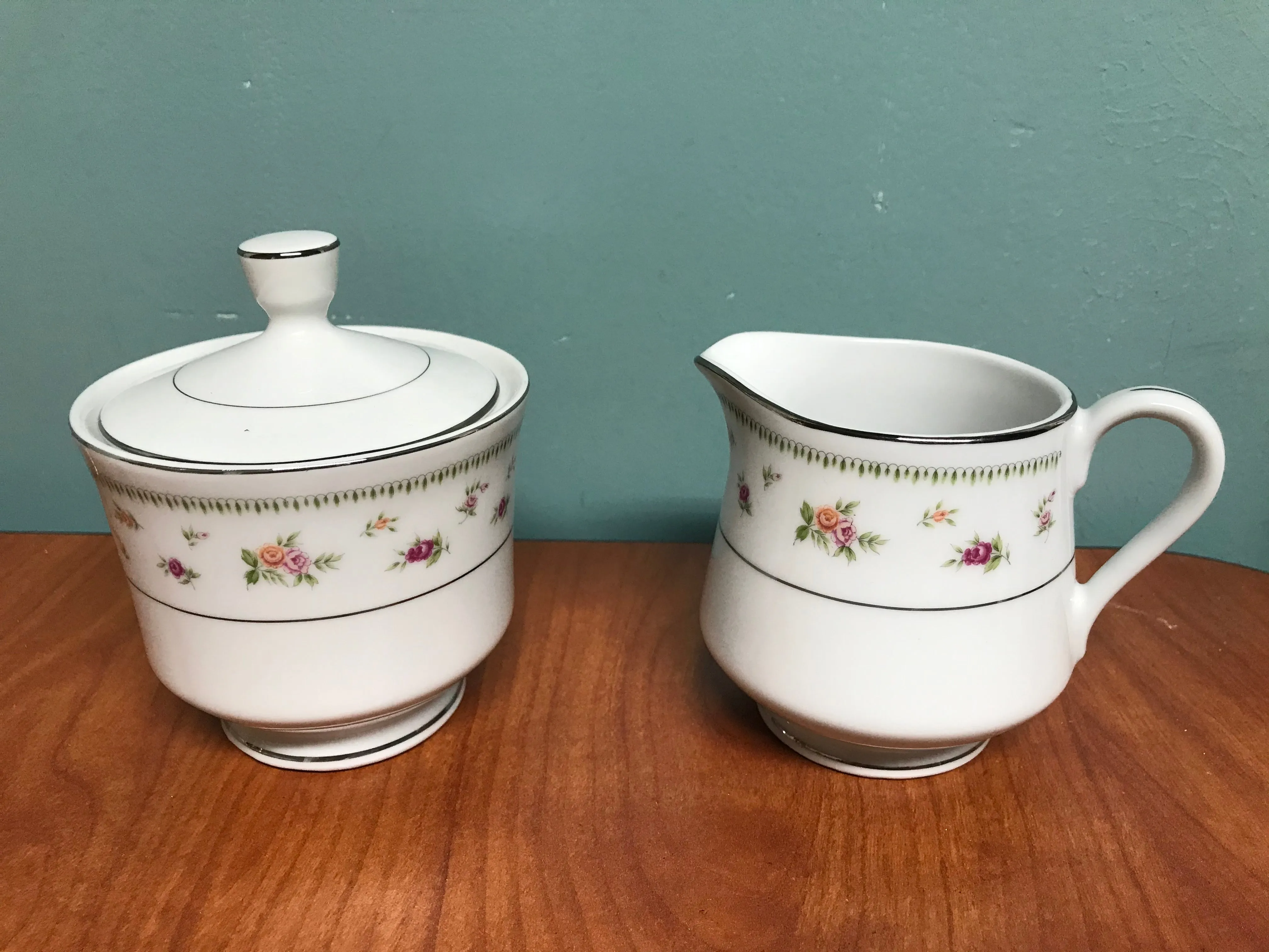 <€€* Vintage Fine China ABINGDON Pink Rose Pattern Retired