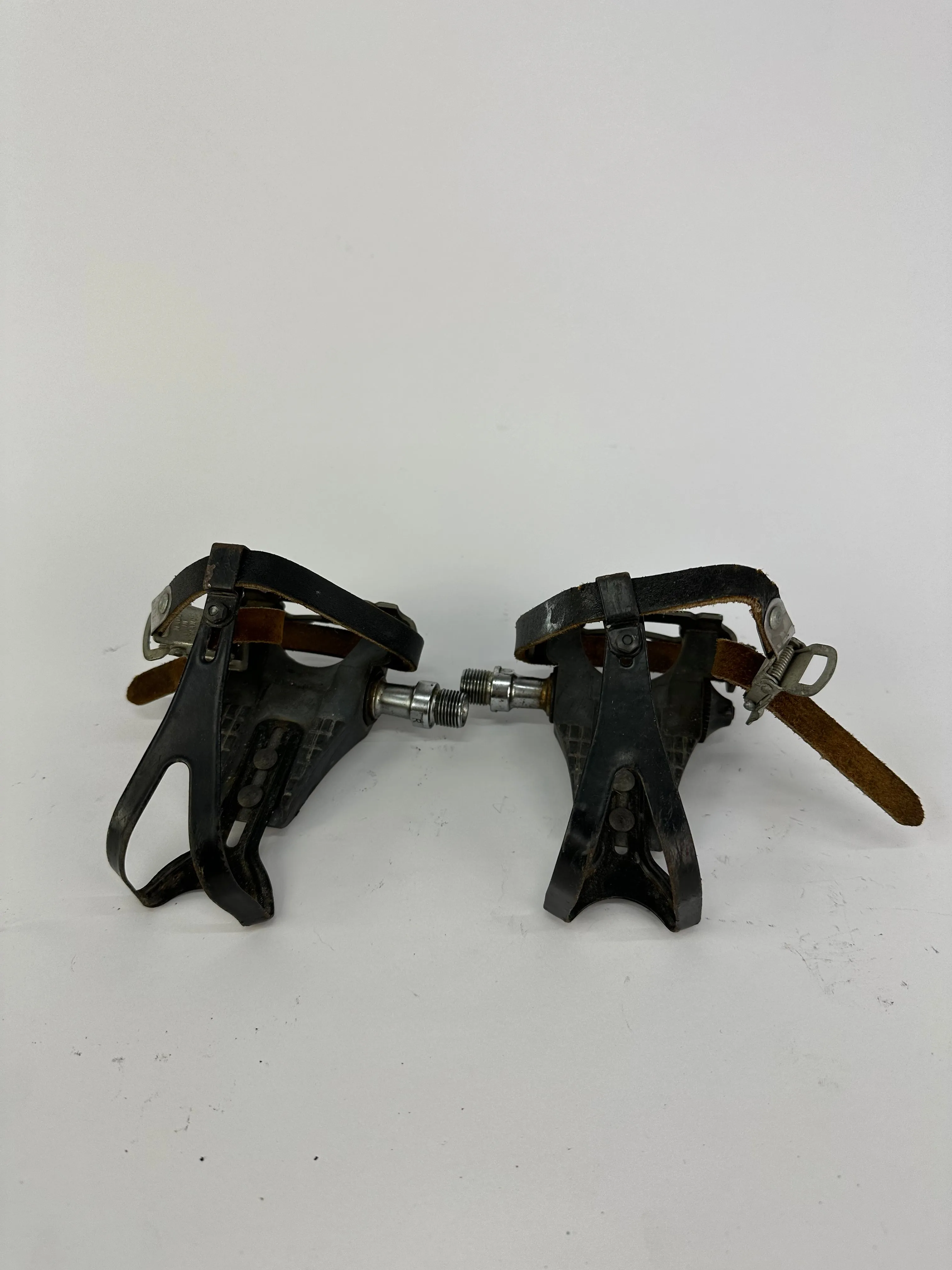 Ofmega Sinetsi pedals with cages