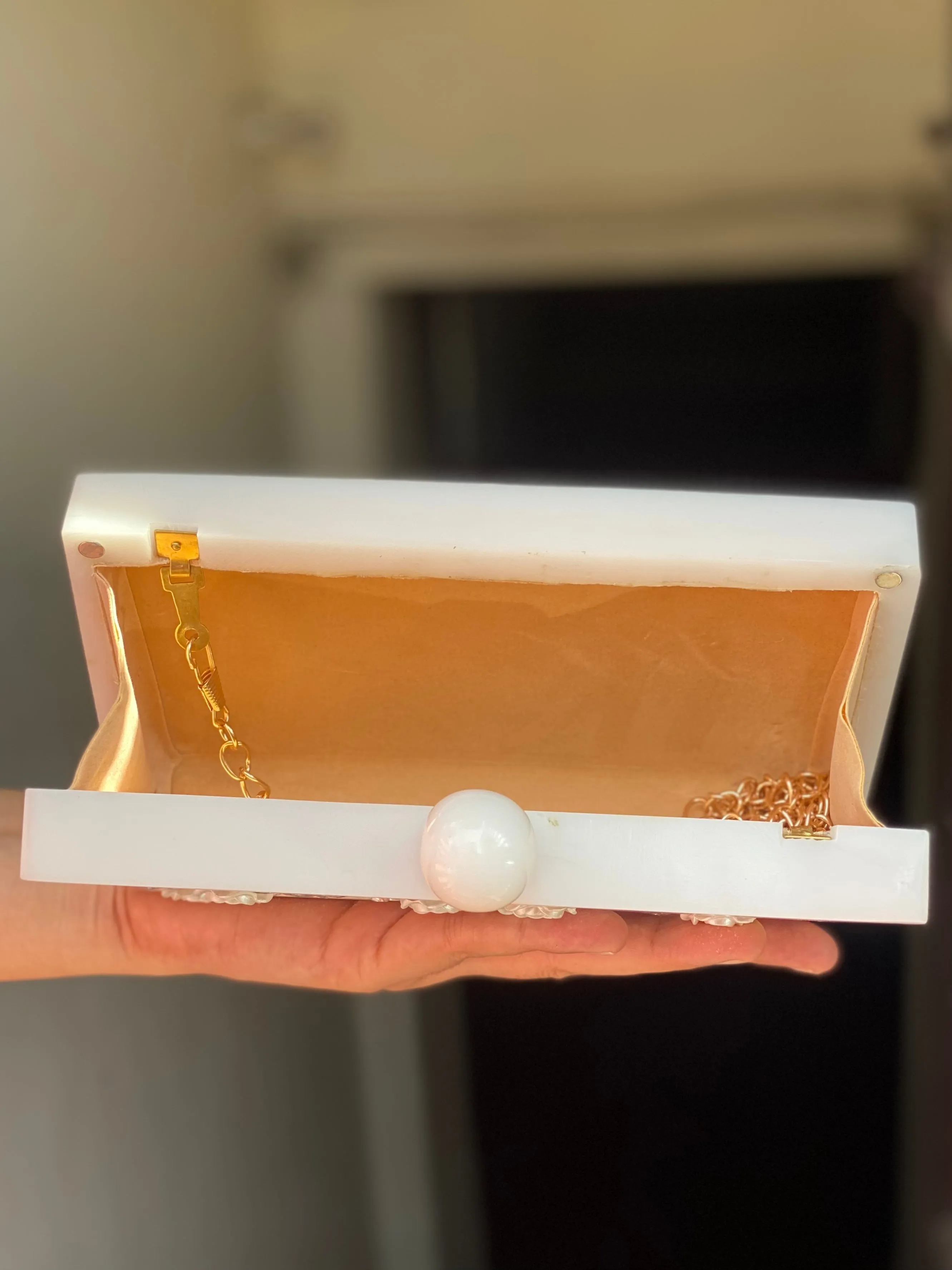 Serene Clutch