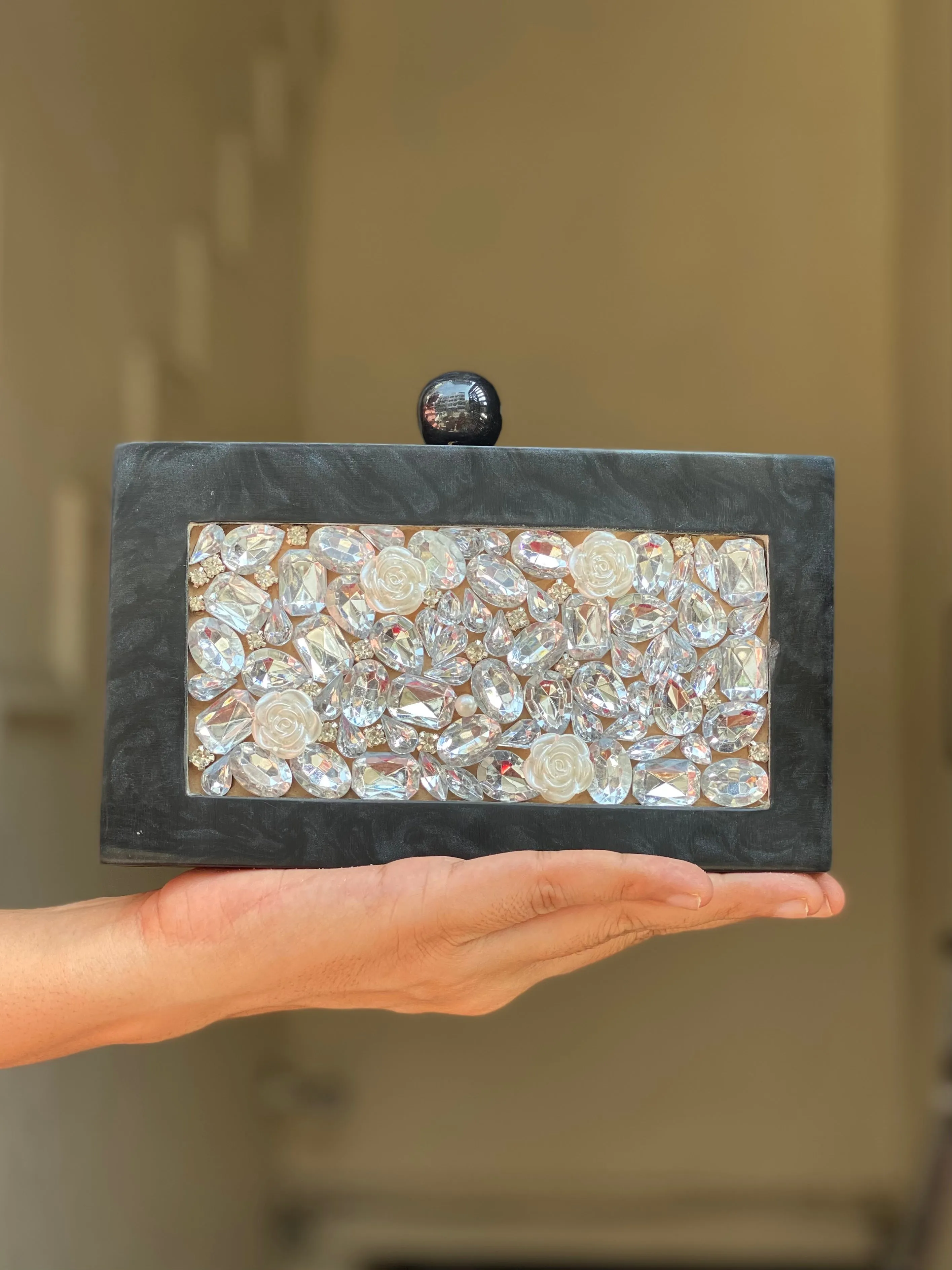Serene Clutch