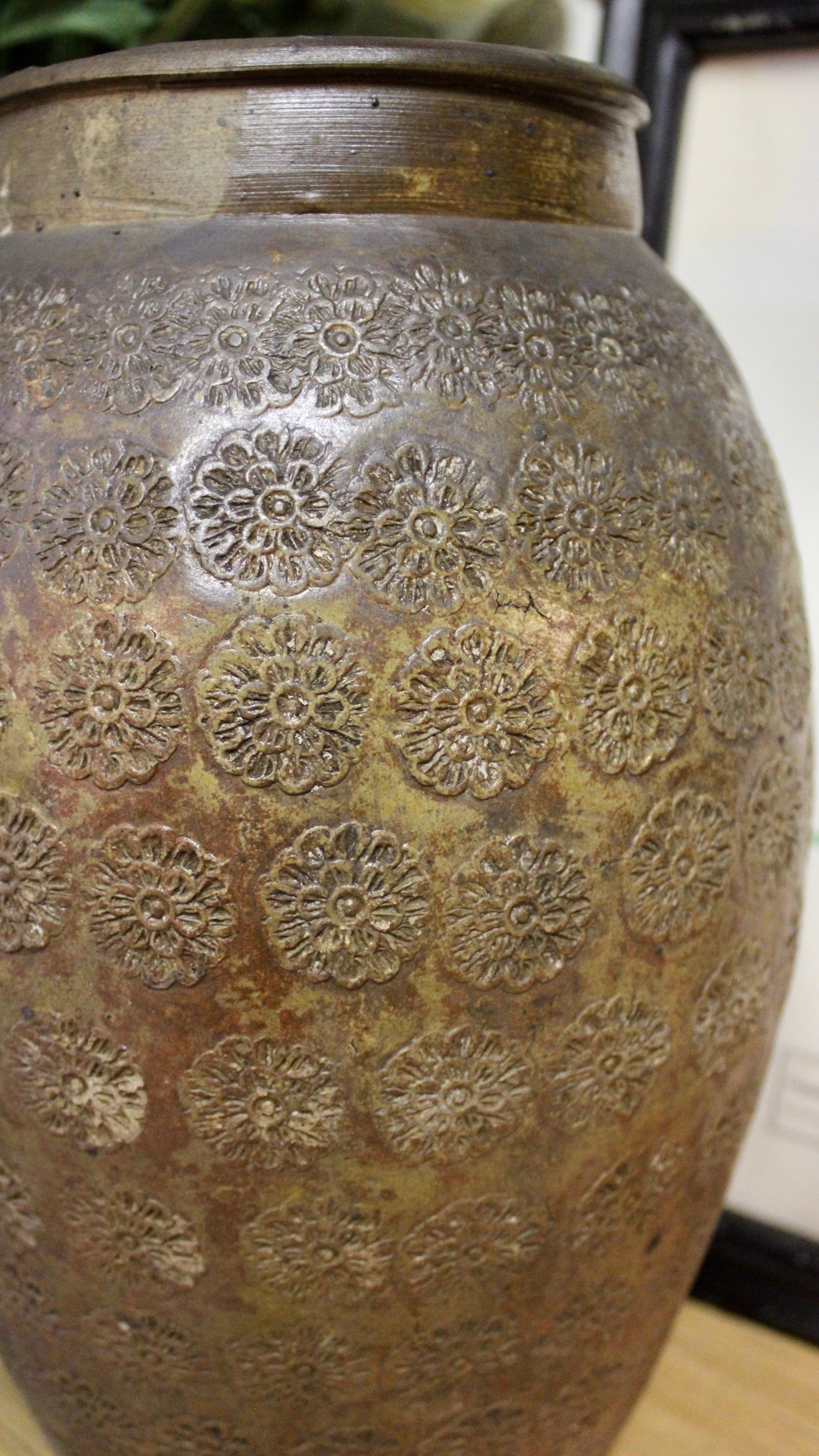 Tall Vintage Floral Pattern Pot