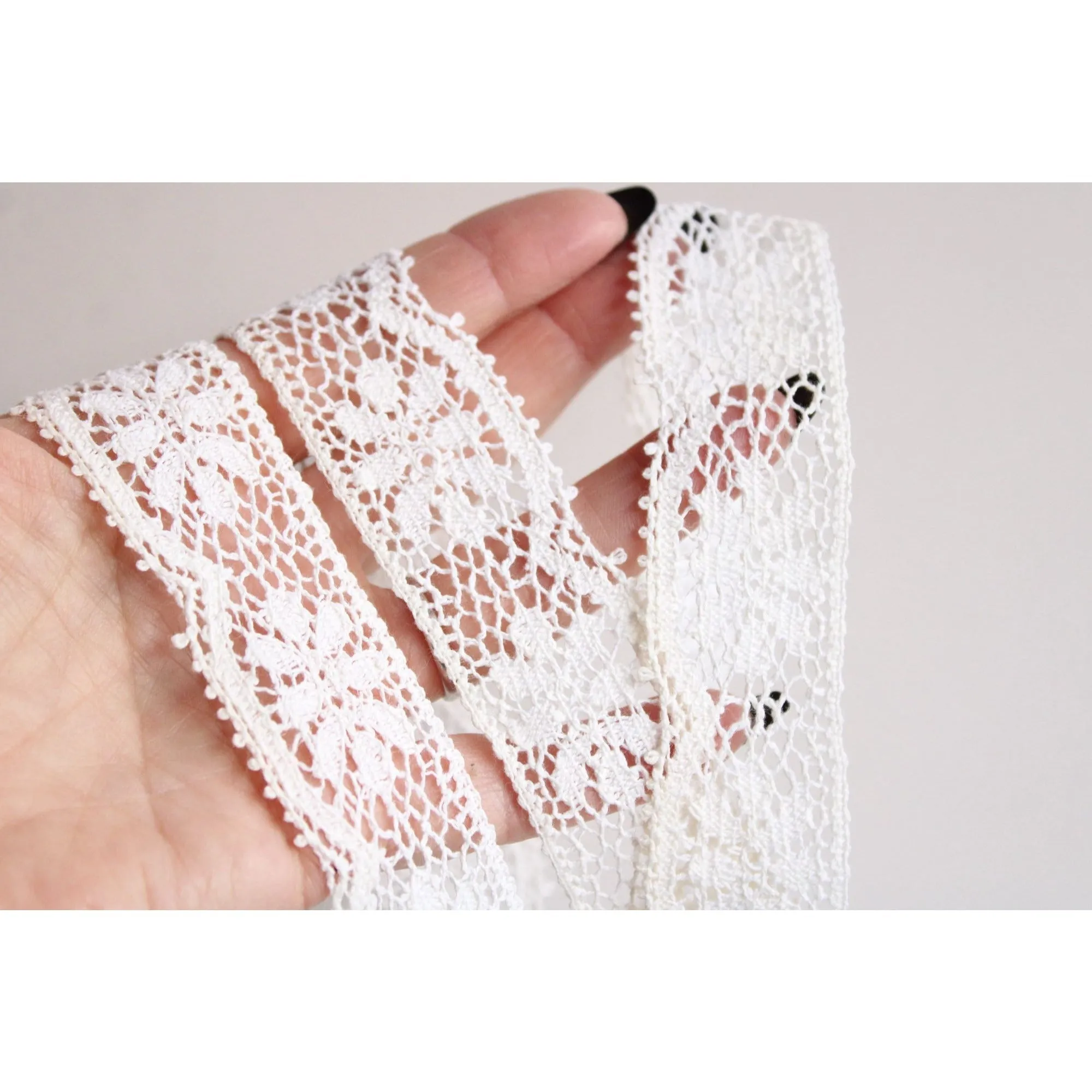 Vintage 1940s Lace Trim, White Crochet, 2 Yards, 1.25" Wide