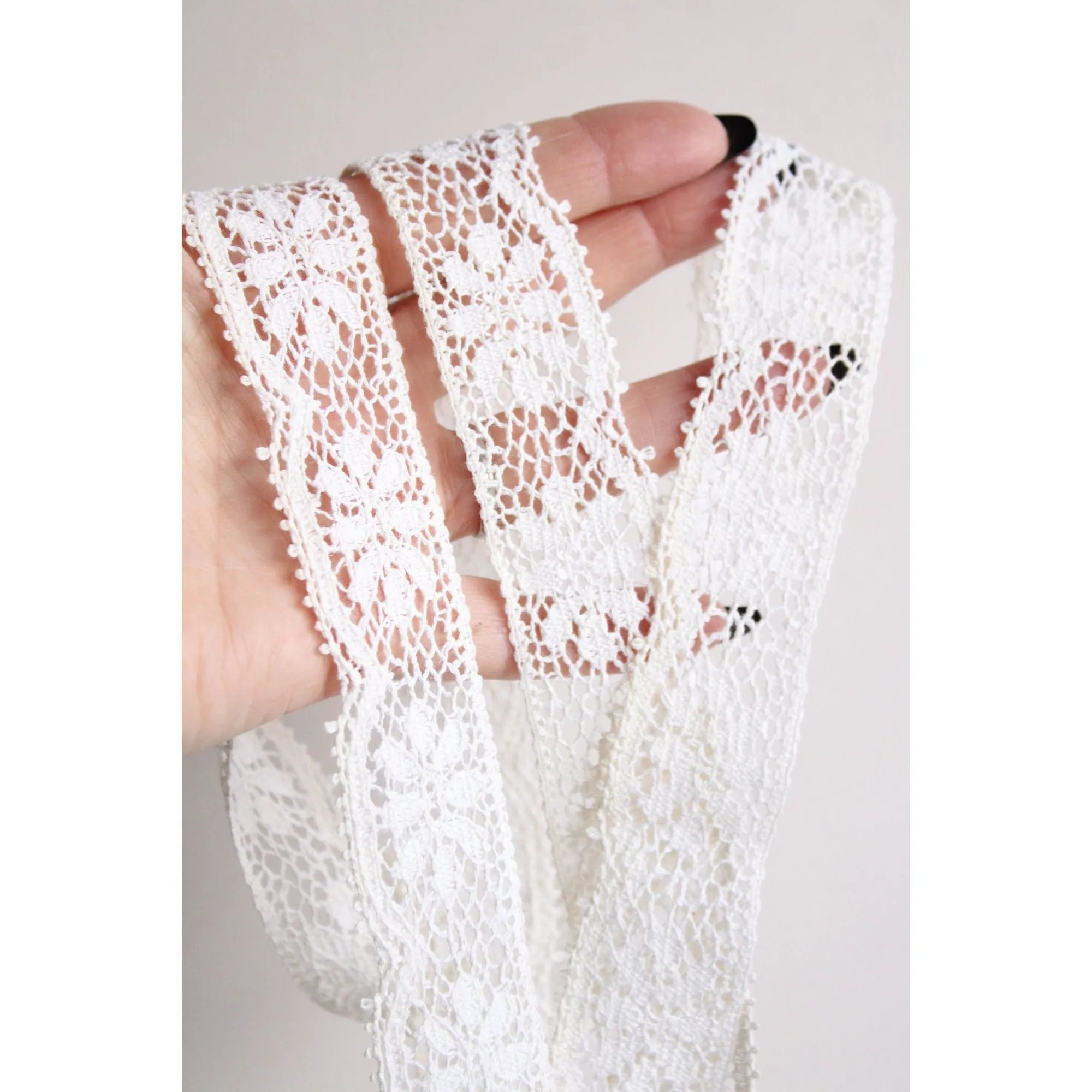 Vintage 1940s Lace Trim, White Crochet, 2 Yards, 1.25" Wide