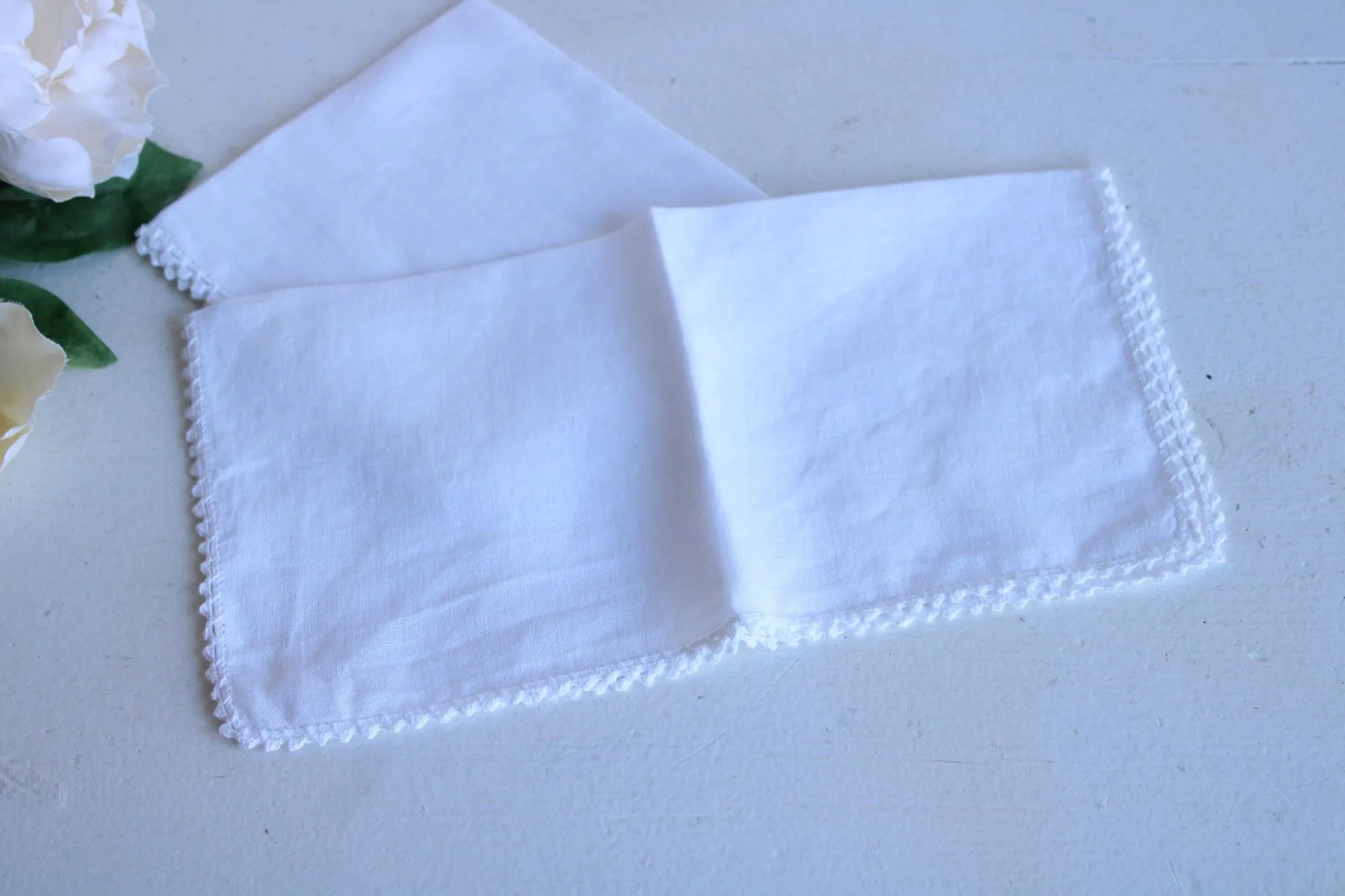 Vintage 1940s Pair of White Linen Napkins with Crochet Lace Trim