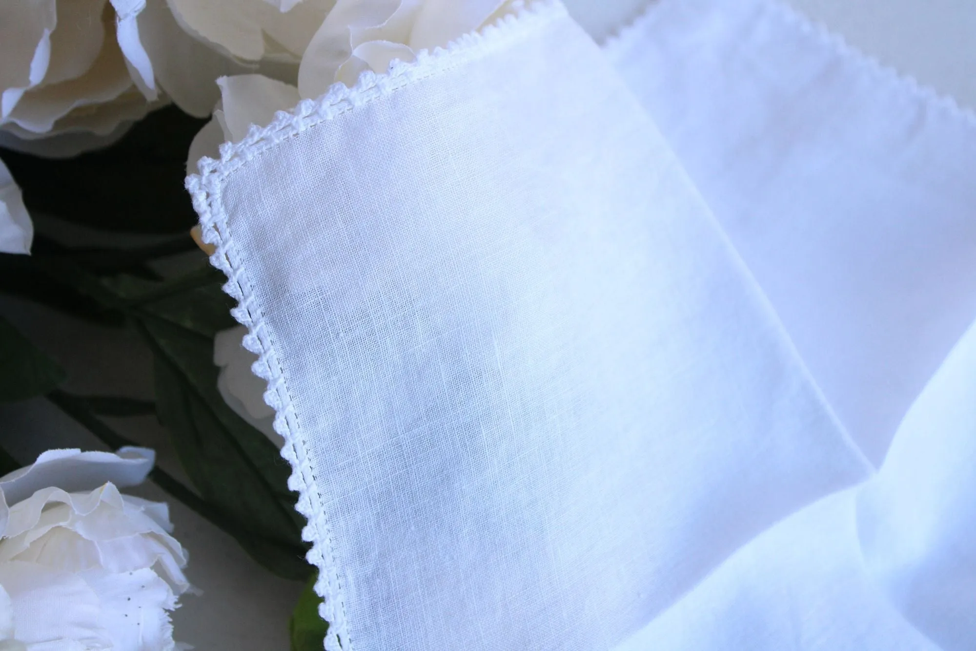 Vintage 1940s Pair of White Linen Napkins with Crochet Lace Trim