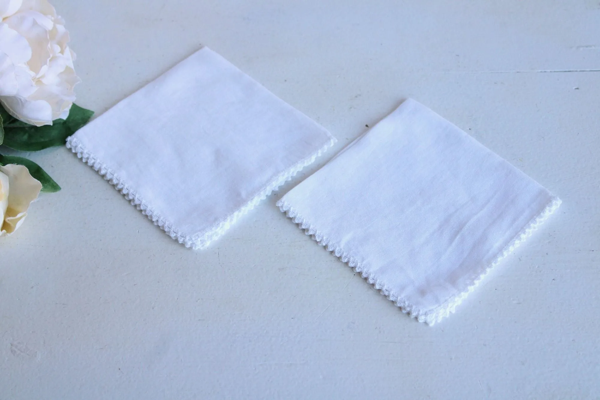 Vintage 1940s Pair of White Linen Napkins with Crochet Lace Trim
