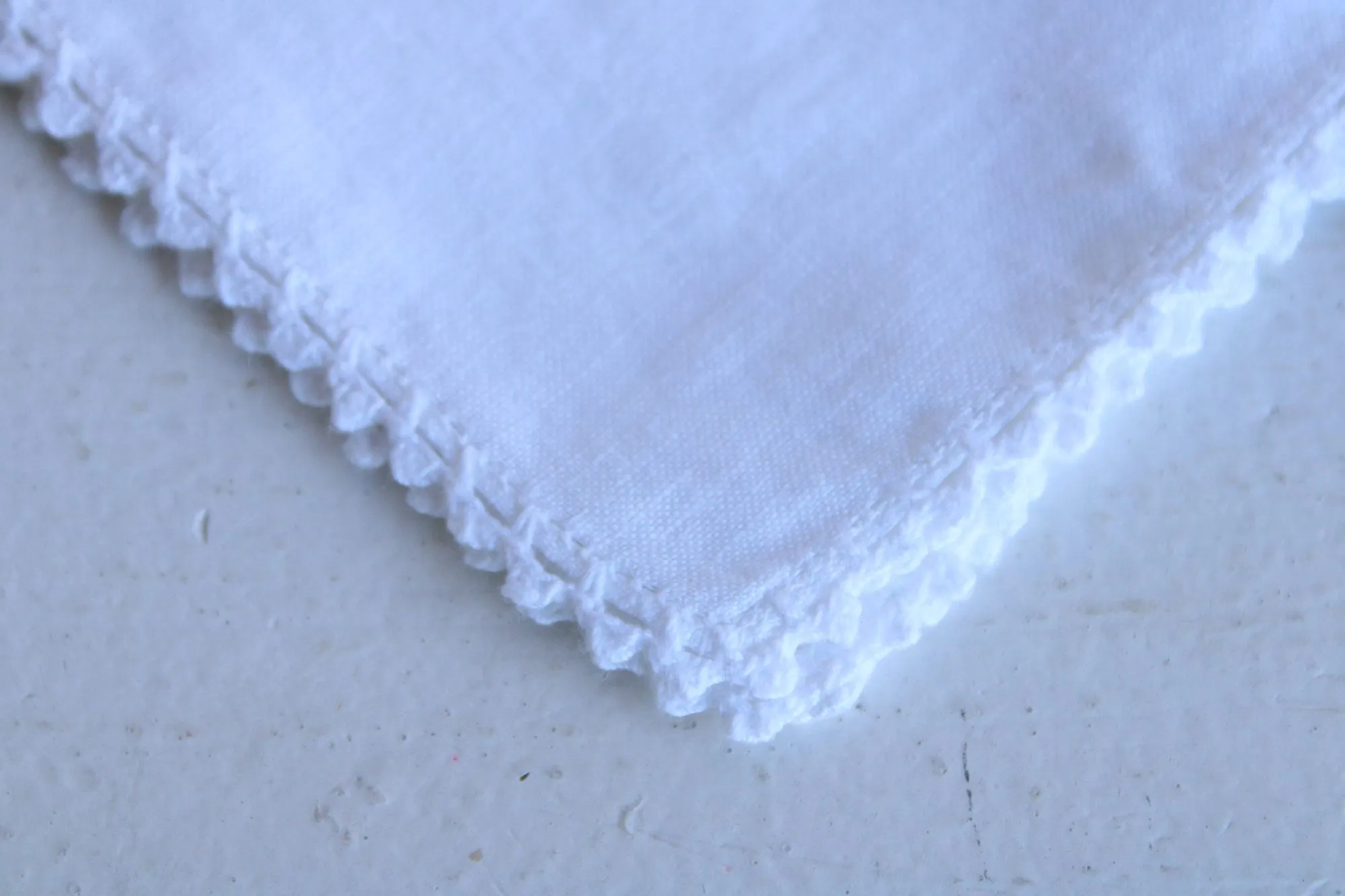 Vintage 1940s Pair of White Linen Napkins with Crochet Lace Trim