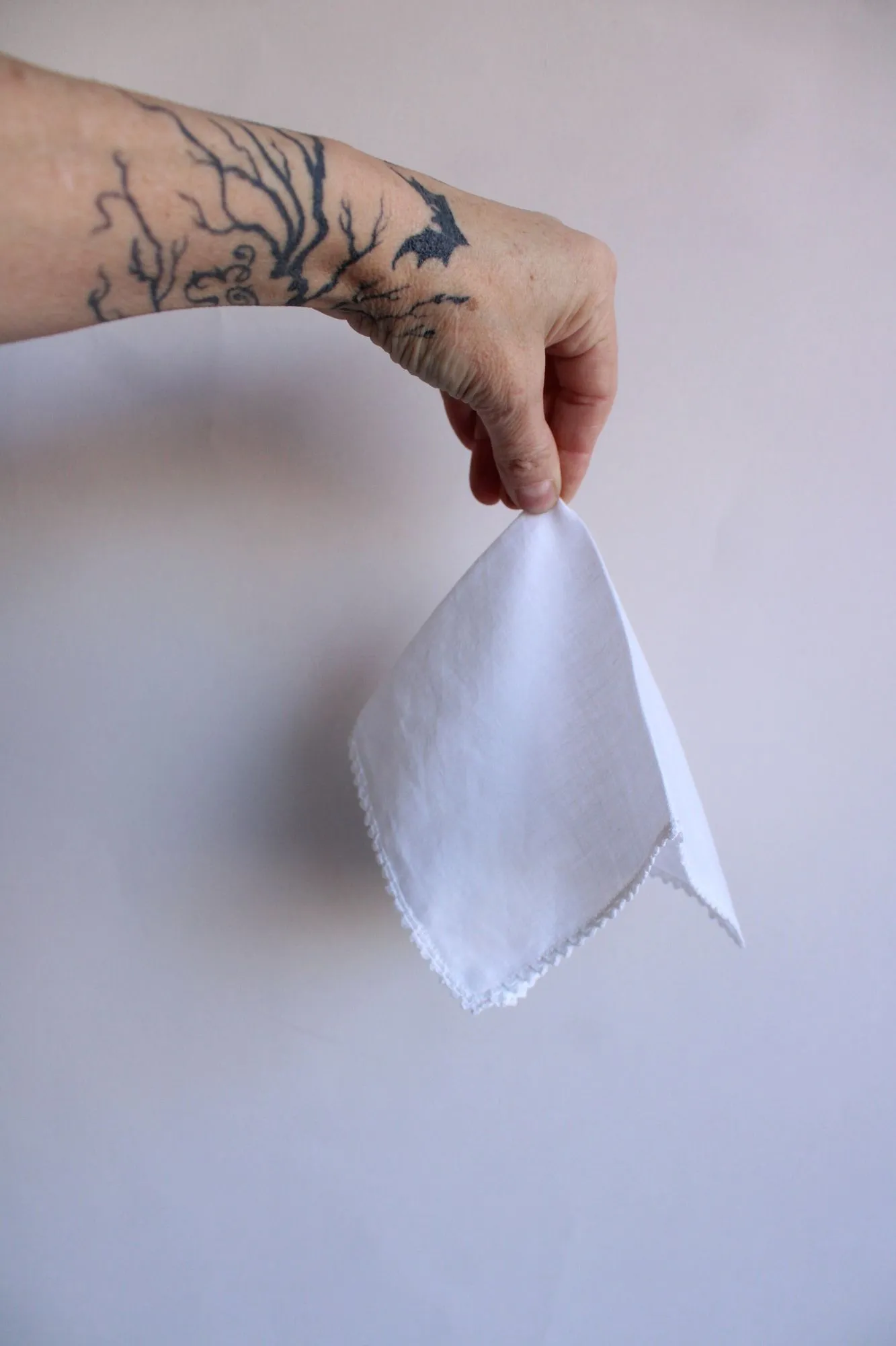 Vintage 1940s Pair of White Linen Napkins with Crochet Lace Trim