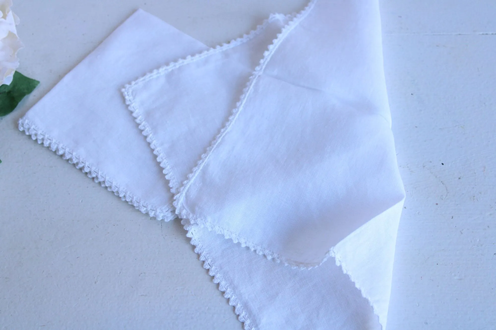 Vintage 1940s Pair of White Linen Napkins with Crochet Lace Trim