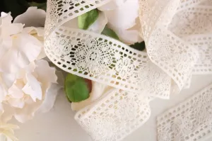 Vintage 1960s Ivory Lace Trim, 2.5 Yard, 1.75" Wide