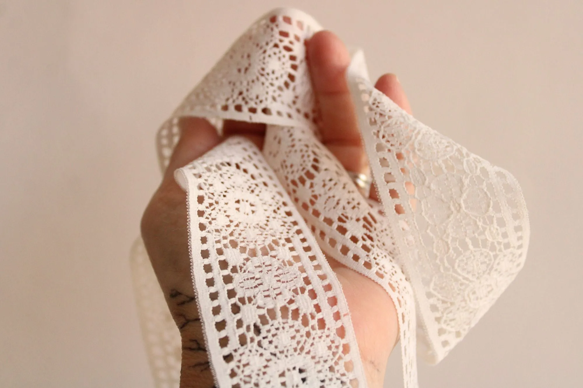 Vintage 1960s Ivory Lace Trim, 2.5 Yard, 1.75" Wide