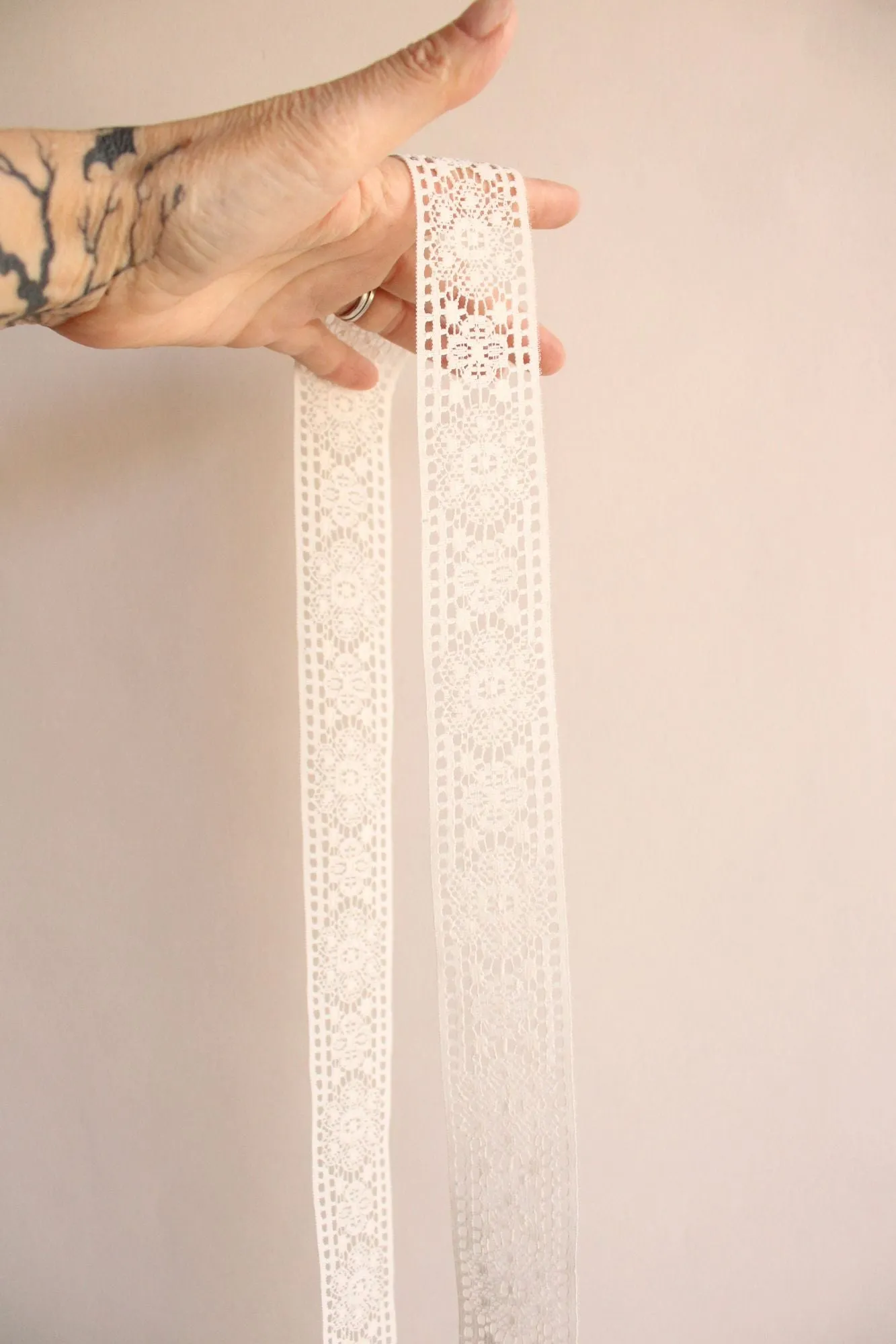 Vintage 1960s Ivory Lace Trim, 2.5 Yard, 1.75" Wide