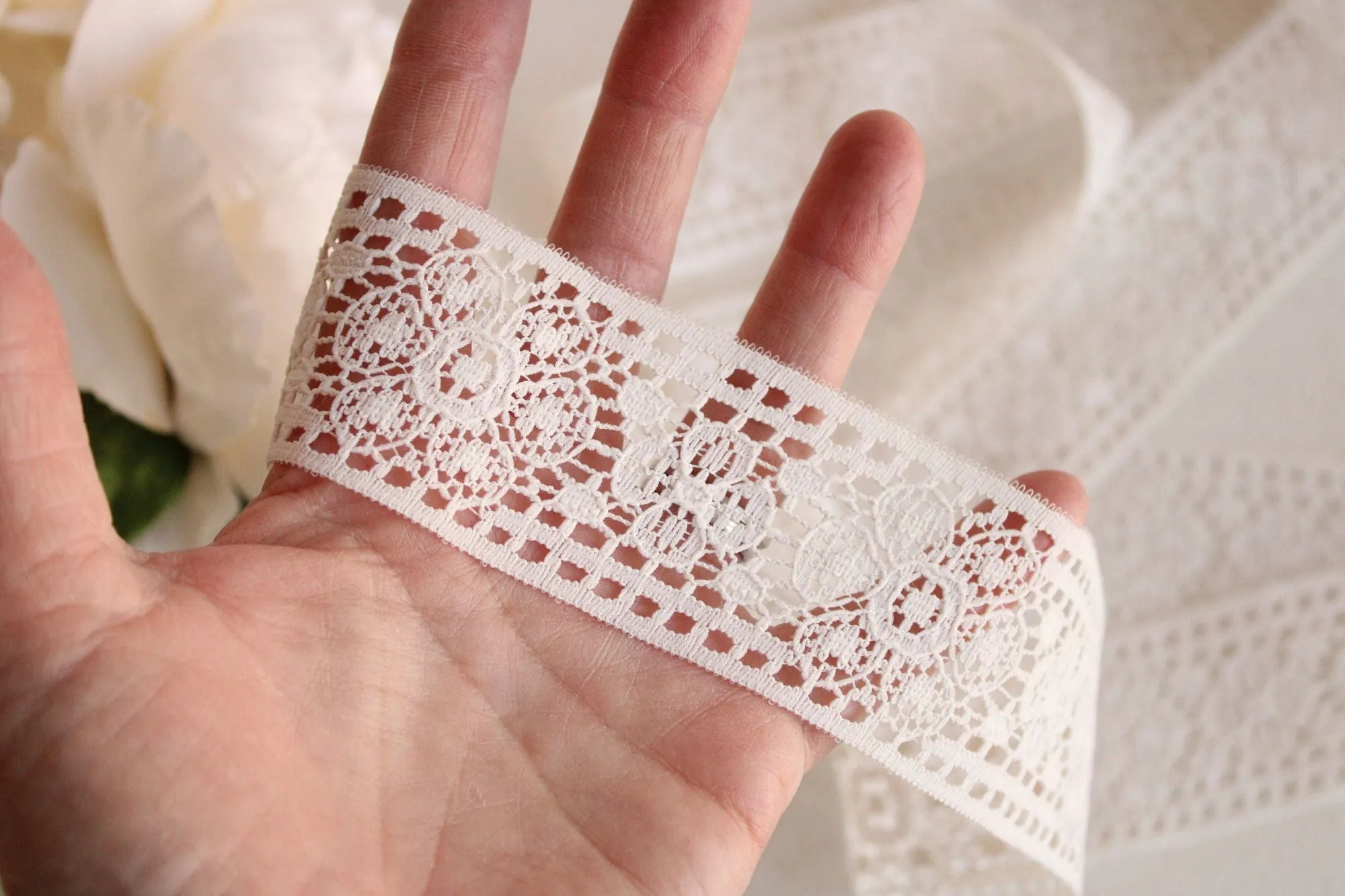 Vintage 1960s Ivory Lace Trim, 2.5 Yard, 1.75" Wide