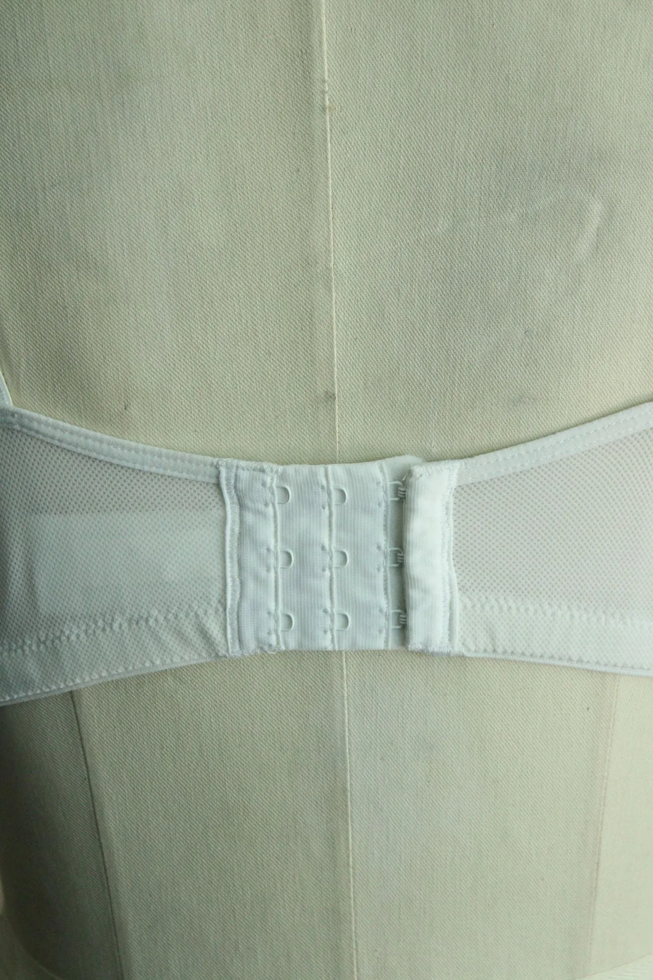 Vintage 1980s 1990s Wireless Warners Bra in 38B