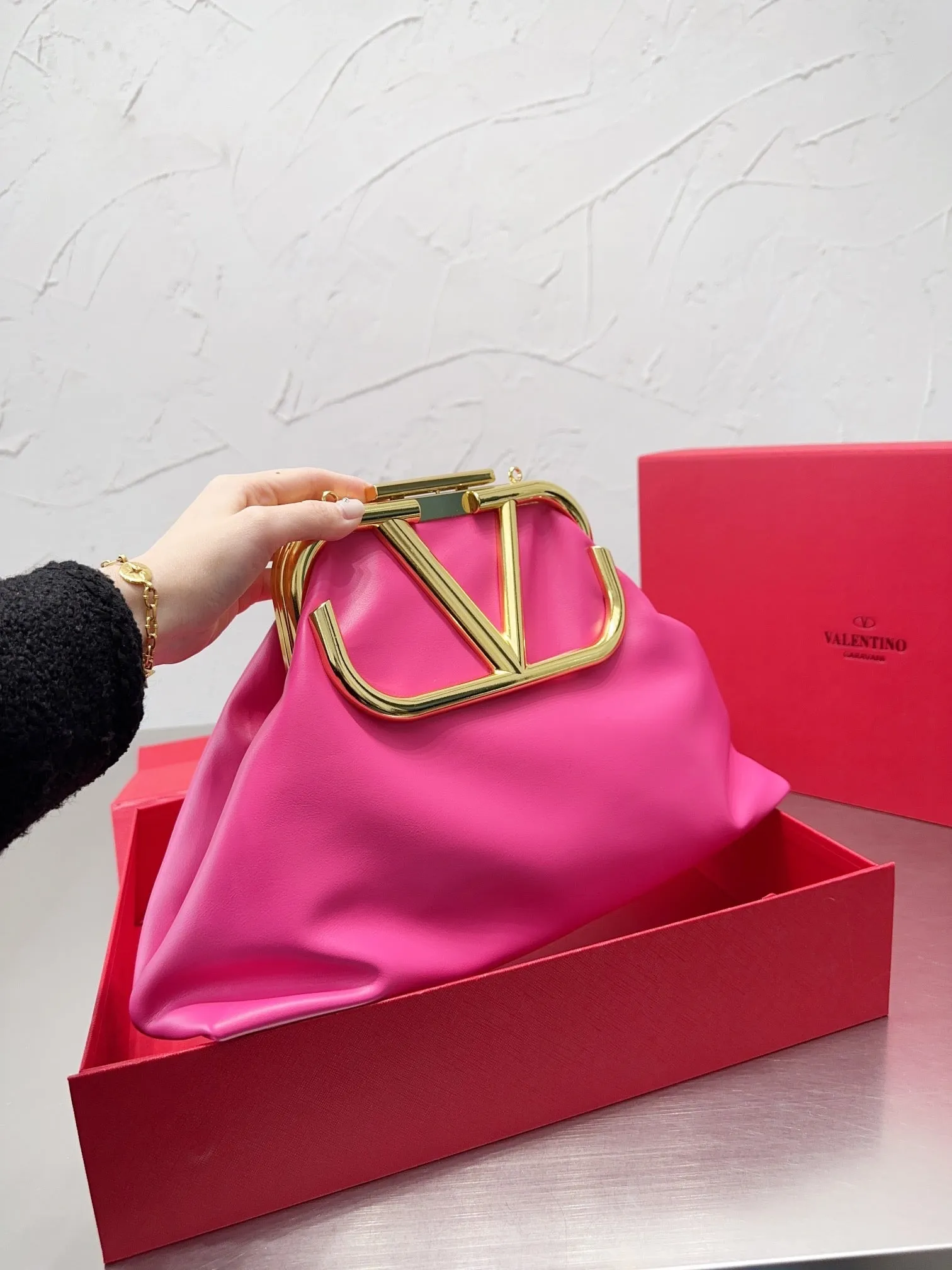 VLTN077 Cltuch with Shoulder Strap / 11x10.2inch