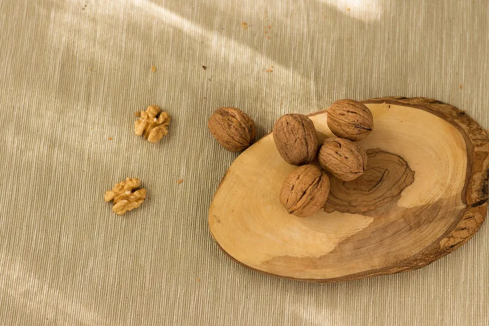 Walnuts in Shell - Anna and Sarah